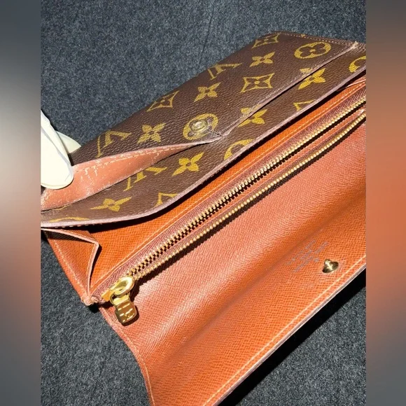 ✅AUTHENTIC LOUIS VUITTON WALLET - Picture 10 of 12